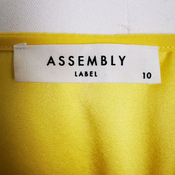 Assembly Label Top sz 10 tank style Yellow Spaghetti Straps Flowy Spring Colour - Picture 4 of 9